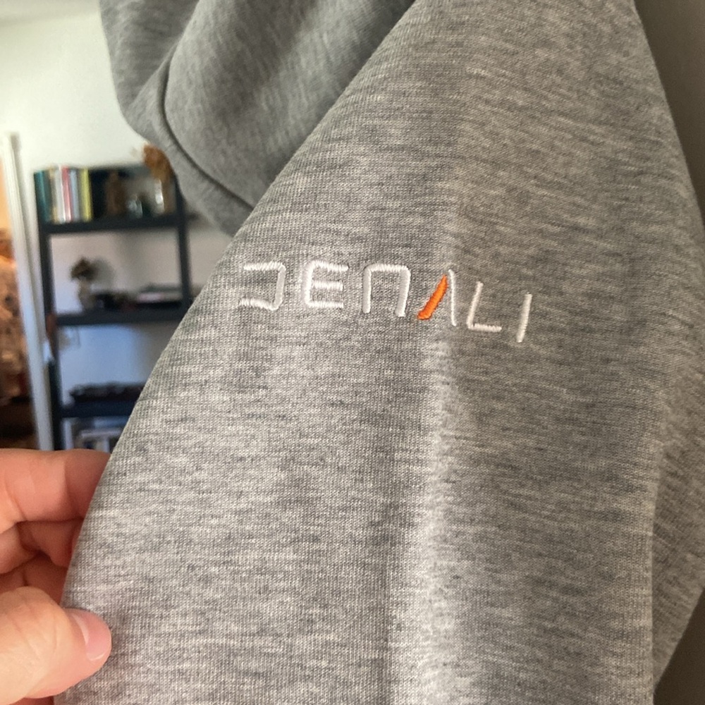 Nike Gray Zip-Up Jacket with Hood and Ribbed Cuffs - Picture 3 of 6